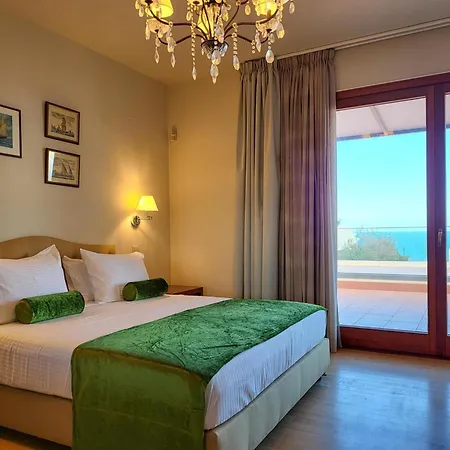 In By Sandy & Pool Херсонісос