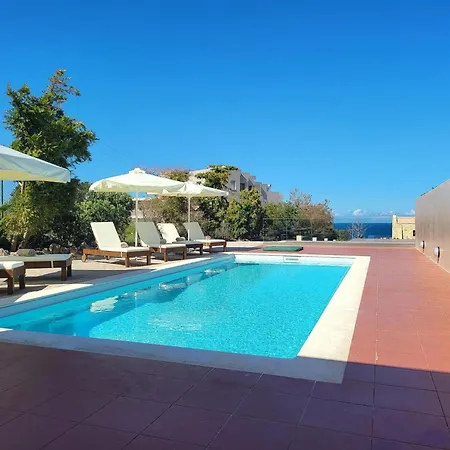 In By Sandy & Pool Vilă Hersonissos (Crete)