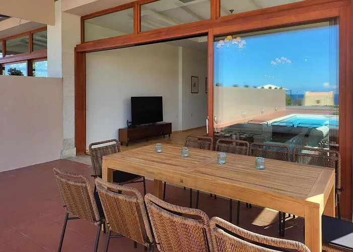 Villa In By Sandy & Pool