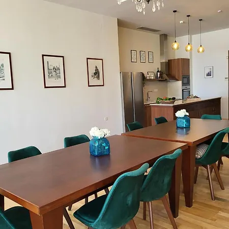 In By Sandy & Pool Херсонісос