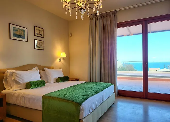 In By Sandy & Pool Херсонісос